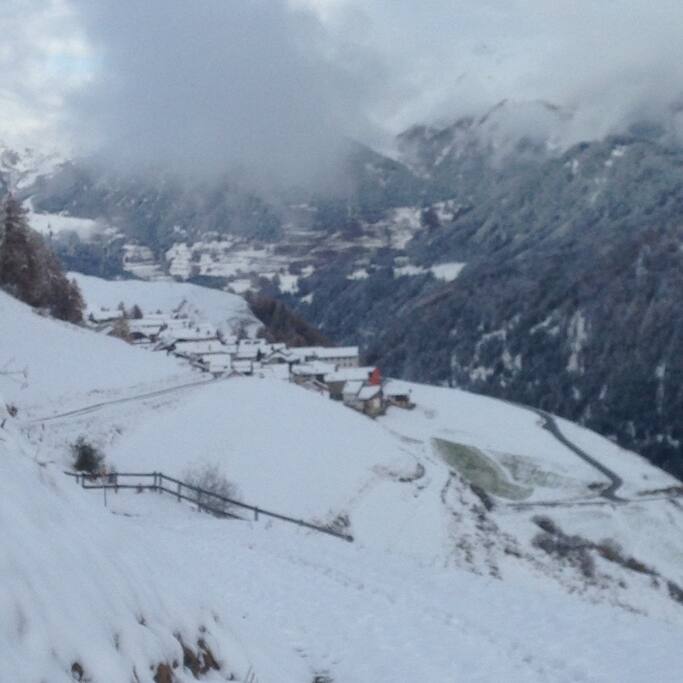 Sicht auf Tschlin von Westen