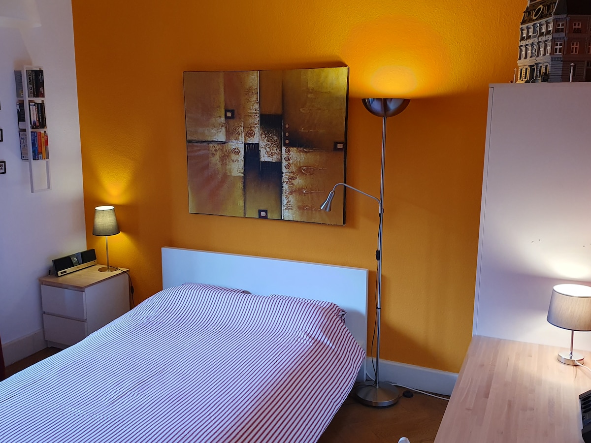 חדר אורחים: מיטת קווין סייז (140x200 ס"מ)