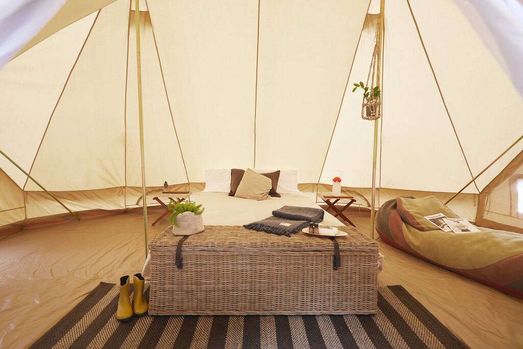 Couples luxury camping