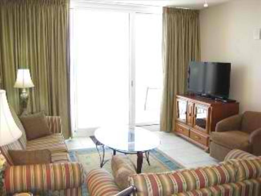 Living room with 40 inch TV and queen sleeper sofa