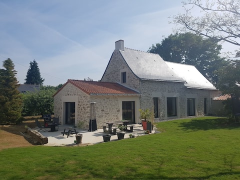 Renovated 17th century farmhouse on the outskirts of Nantes