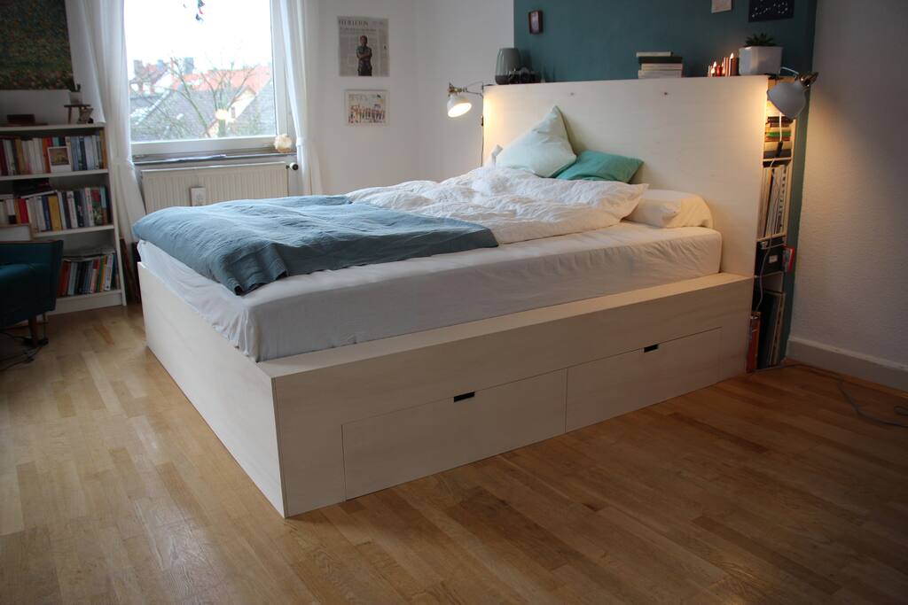 Gemütliches Bett (1,60 breit)
