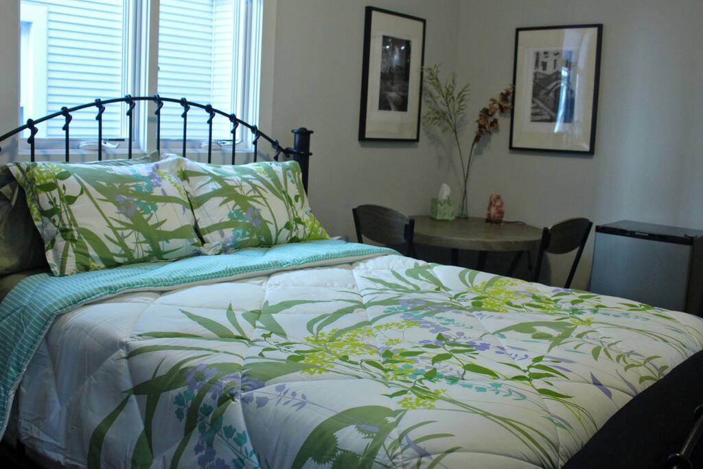 Super comfy queen sized bed