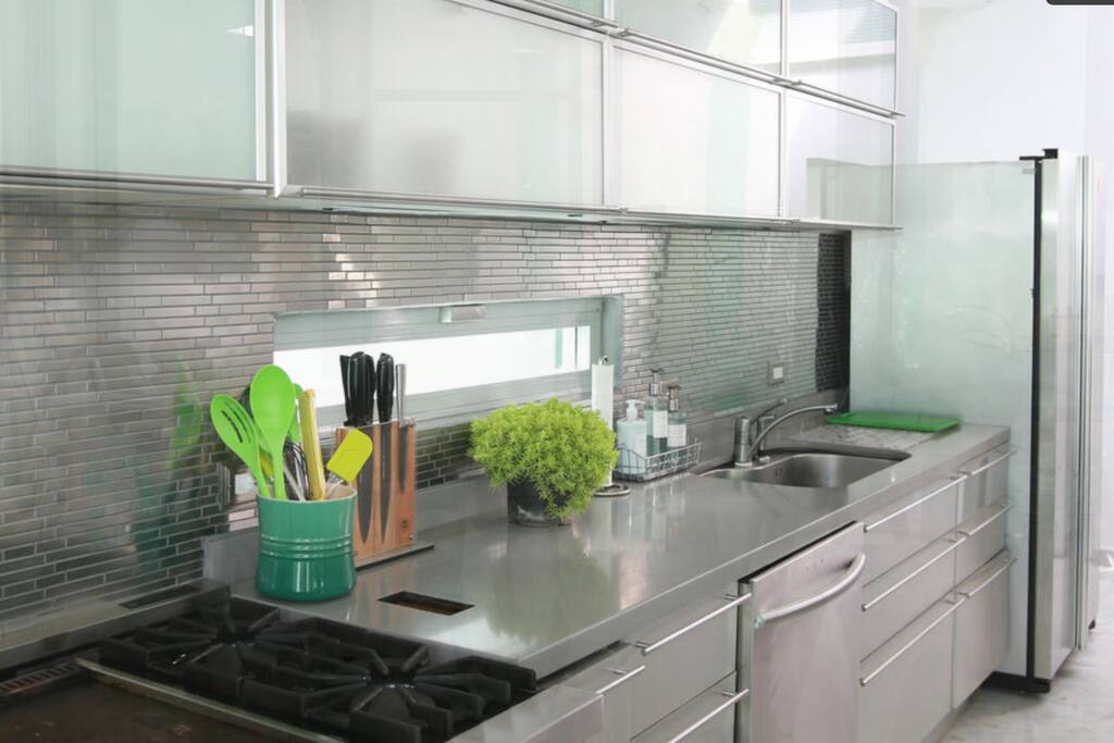 Kitchen with top of the line appliances - Viking professional range, Samsung dishwasher and 15 foot island.