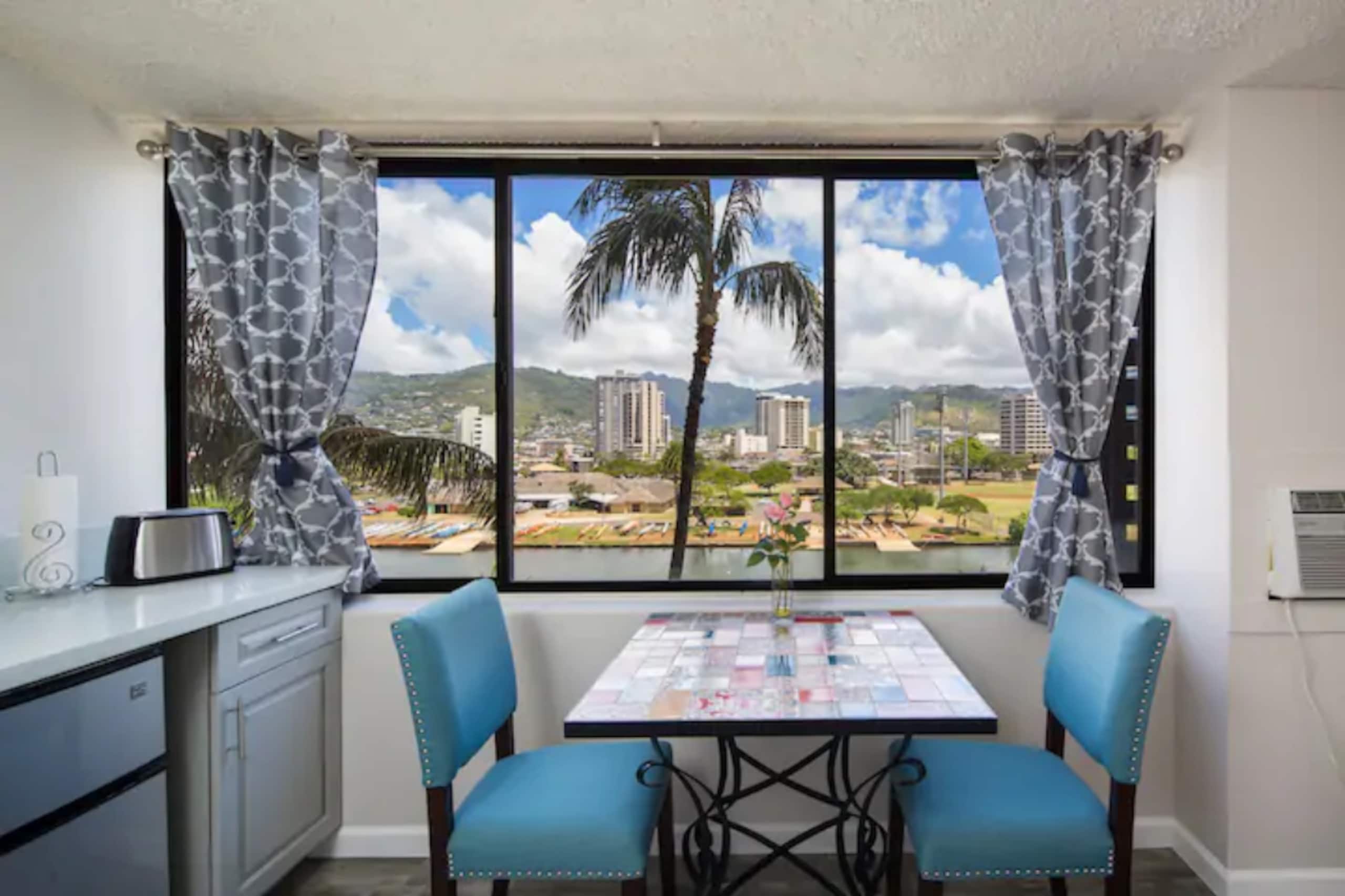 Condo in Honolulu · ★4.53 · Studio · 1 bed · 1 private bath - Image 4