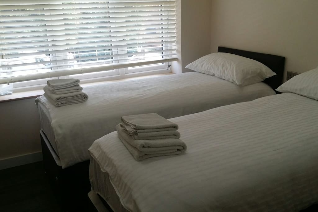 Double bed or two single beds. And an additional Guest bed available.