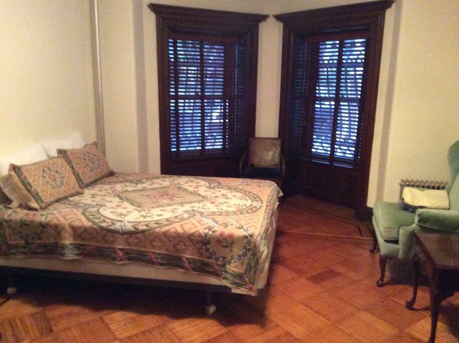 Master Bedroom w 2 closets
