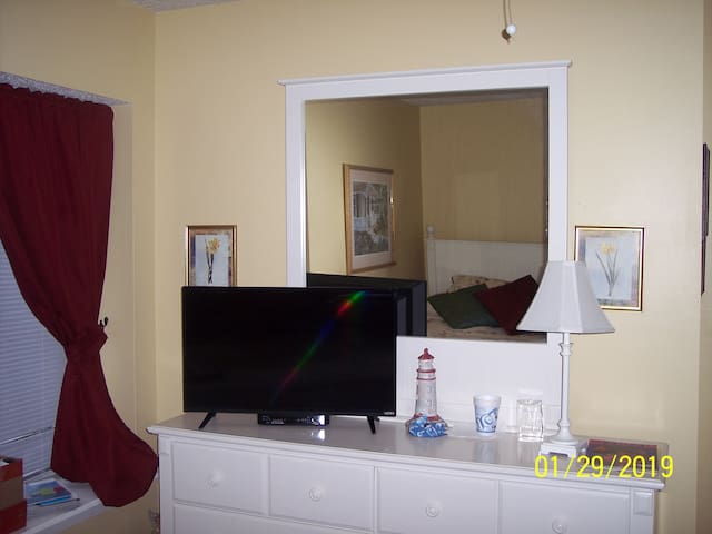 Lakeside cozy condo in a quiet private community