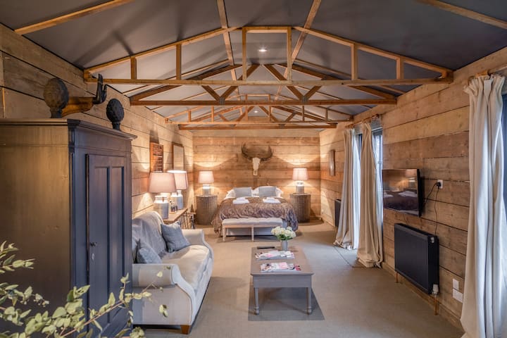 Luxury rural barn conversion near London