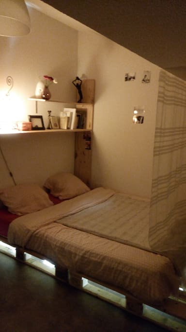 Chambre lit double / TV / Dressing