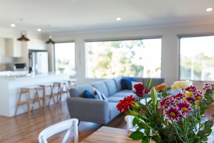 River Sunset—a spacious home, stroll to the water