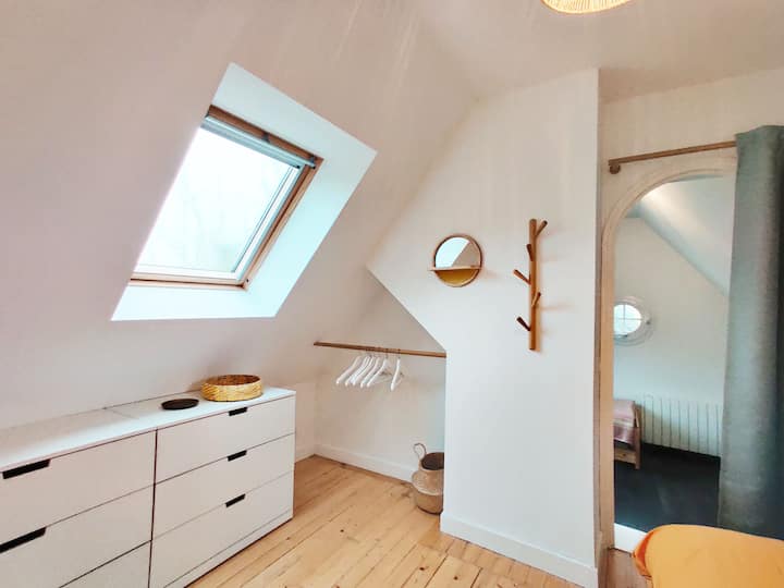 Dhoma 2: Double 180cm e aneksuar me dhomën 3.