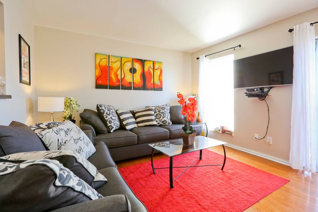 The living room also overlooks the Cumberland River!