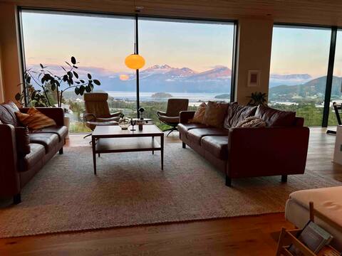 Outstanding Villa, Aalesund Fjord+Alps View + Pool