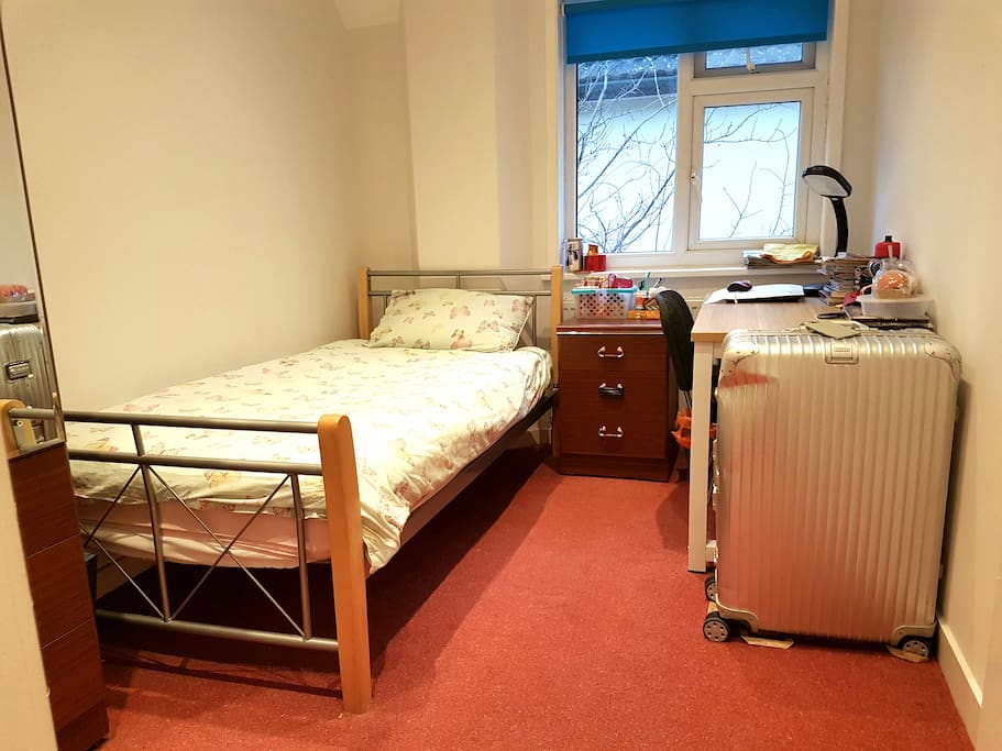 A standard single bedroom.