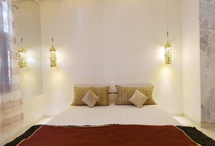 *The Golden Door* Picturesque Rooftop