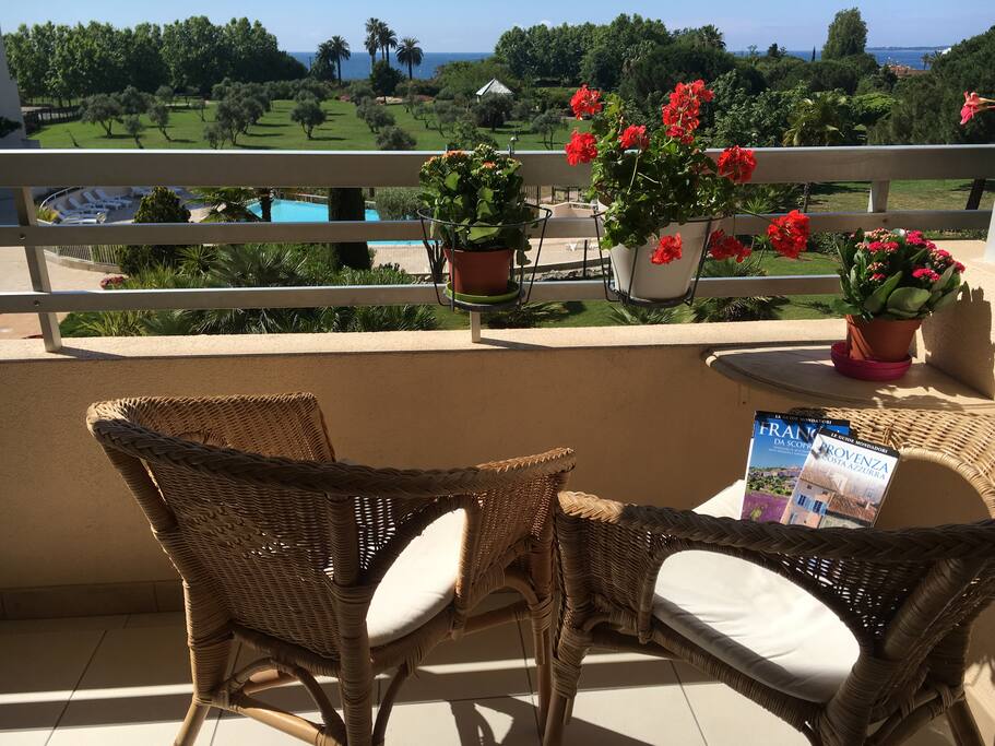 piscina condominiale a sfioro