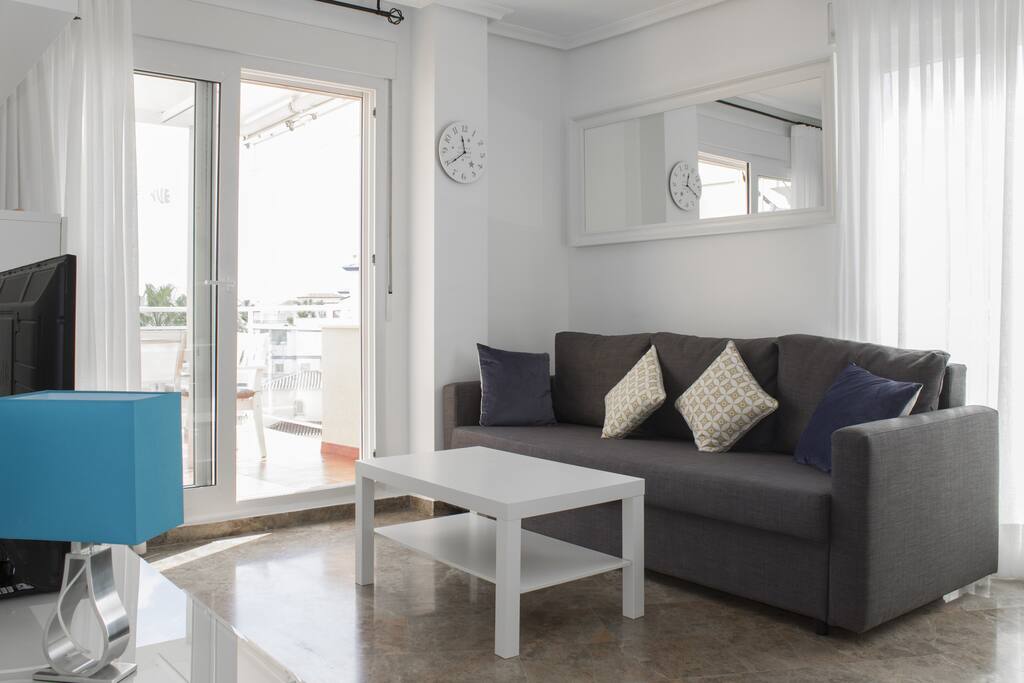 Comodo salon con tv de 42"