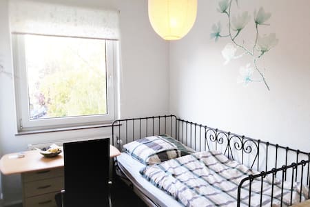 comfortable quiet good connection small room