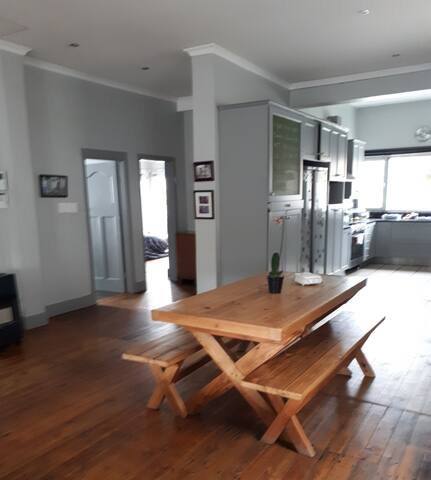 House on the slopes of Table Mountain. gallery image 4