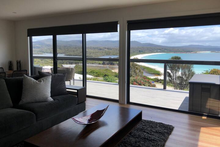 MOONRISE BINALONG BAY Stunning views – Brand New gallery image 3