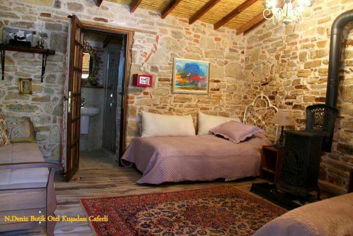Suit Balkonlu Oda Picture Of Adres Alacati Butik Otel Tripadvisor