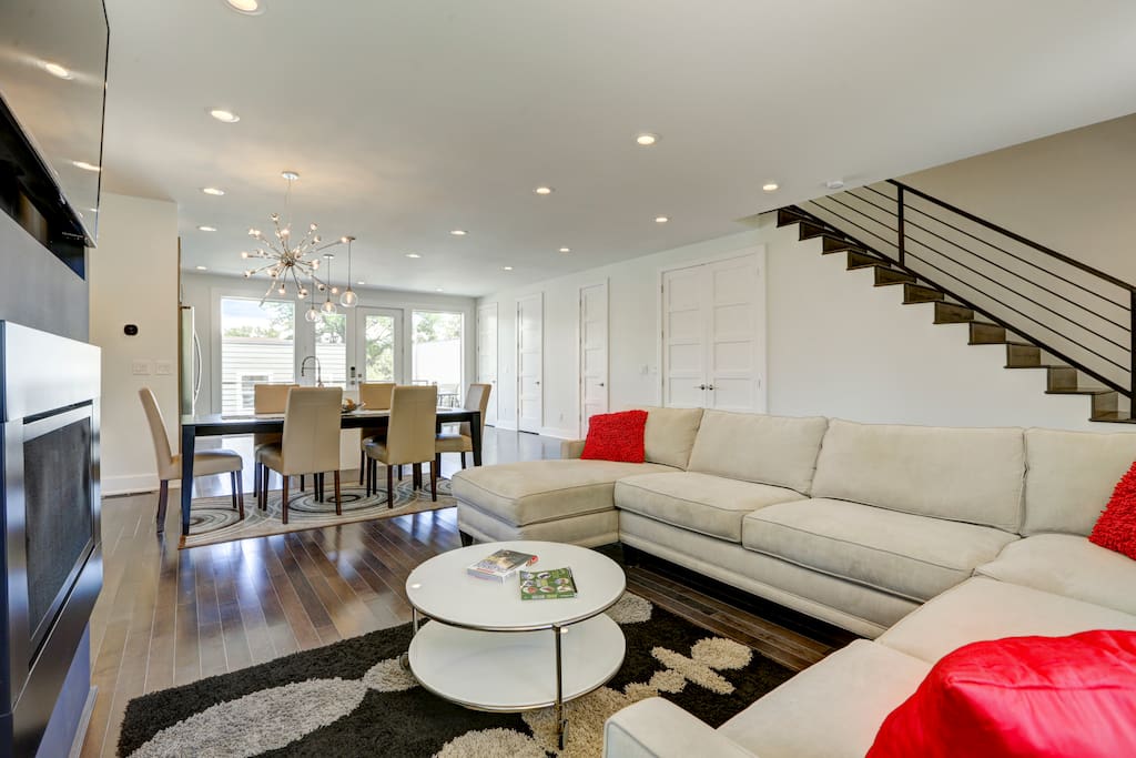 Welcome! Our 4 bedroom 3.5 bathroom modern luxury home in beautiful Denver is the perfect vacation rental! You'll love the brand new decor, spacious open floor plans, brand new appliances, fully stocked kitchen, brand new beds and mattresses, and outdoor hang out area including a BBQ grill, patio furniture, and more!