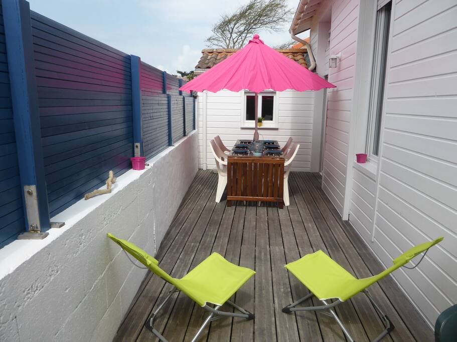 Terrasse bois exposée sud à l'abri du vent