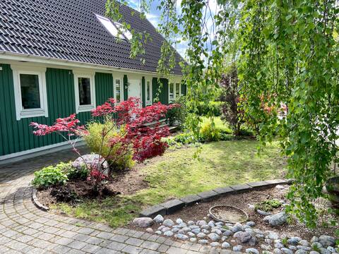 Modern villa by swimming lake, 20 min to City
