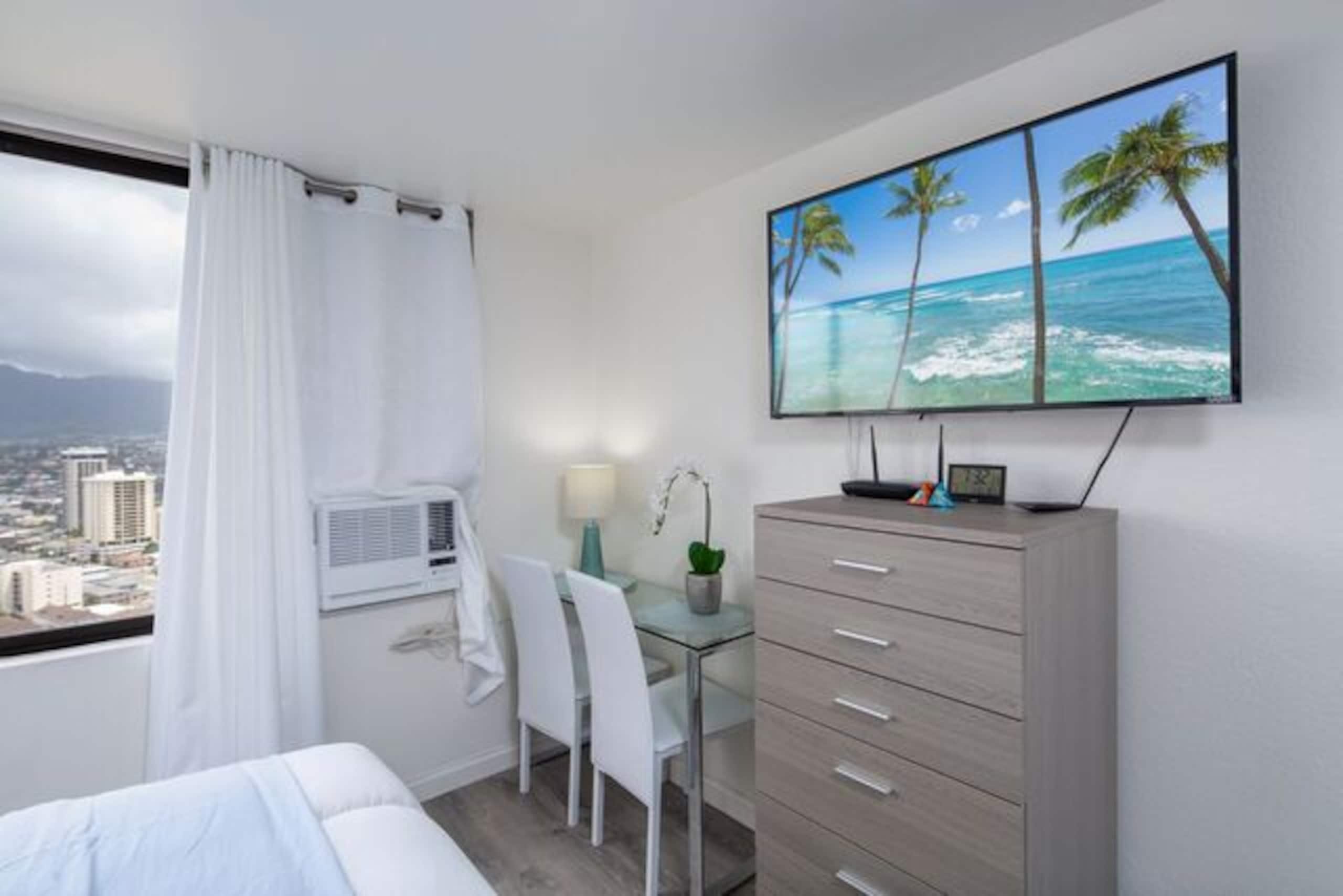 Condo in Honolulu · ★4.63 · Studio · 1 bed · 1 shared bath - Image 6