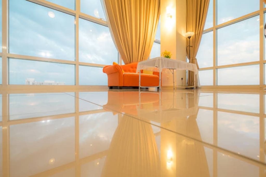 Living hall offering breath taking seaview !