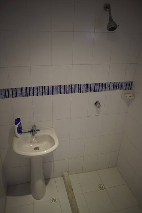 Baño dentro de la habitación
