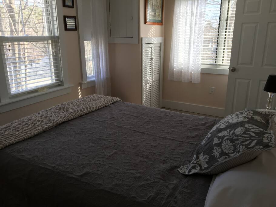 Queen room
