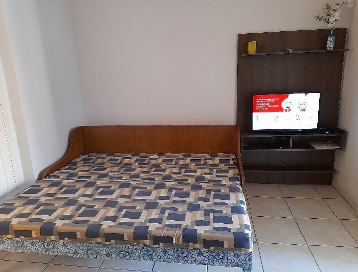 Appartement avec 01 canapé-lit double + lit simple avec auxiliaire.  