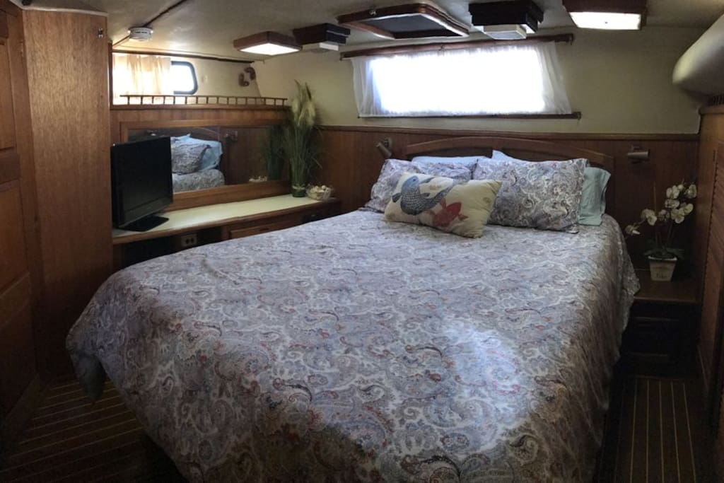 Queen bed luxury