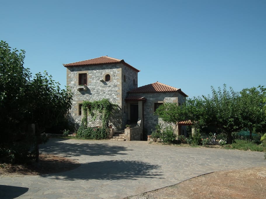 The entrance of the maisonette of the villa