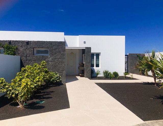 Popular Airbnb listing: Luxury villa Jazmin in Yaiza