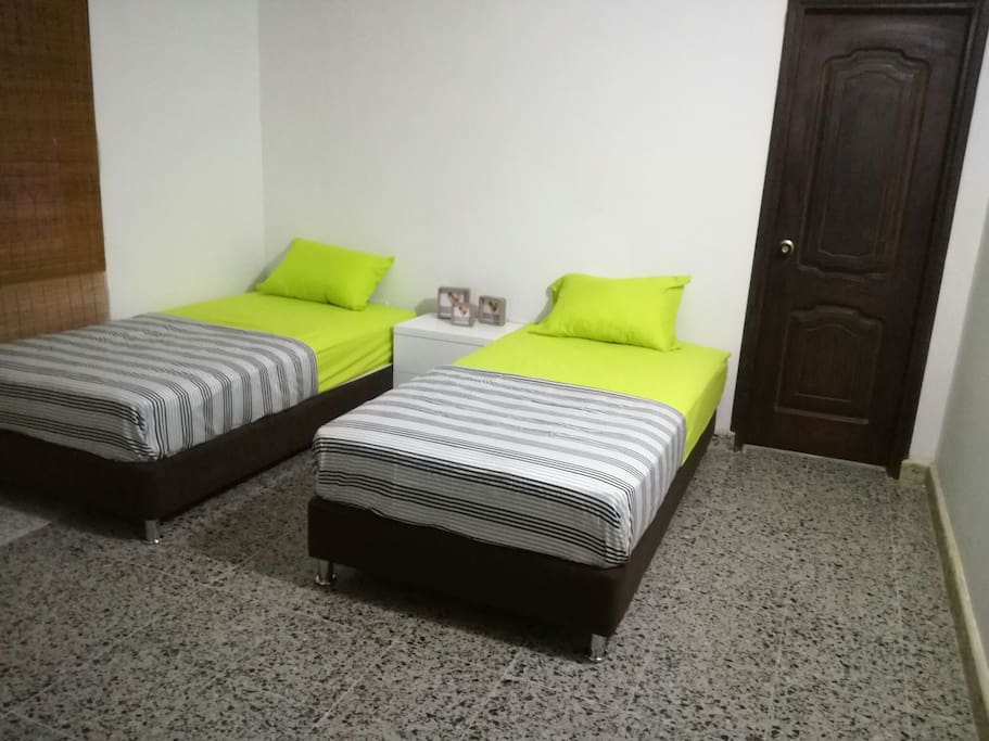 Habitación con baño interno amplio. tenemos cama doble para esta habitación