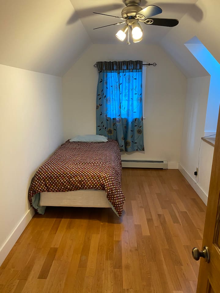 Საძინებელი ზემოთ 