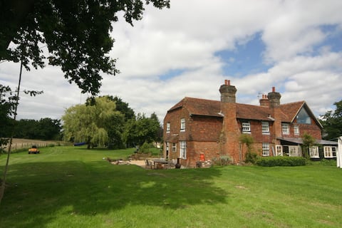 Large Medieval Farmhouse with fires,  & garden