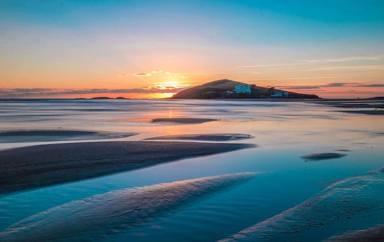 Spacious private cottage near the sea and Salcombe
