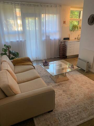 Bright appt. on the river, short walk to beach!