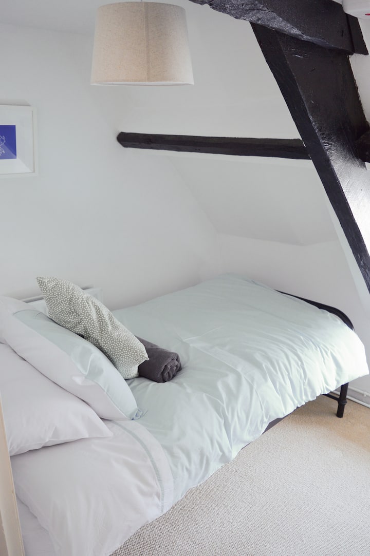 Стая с 2 единични легла