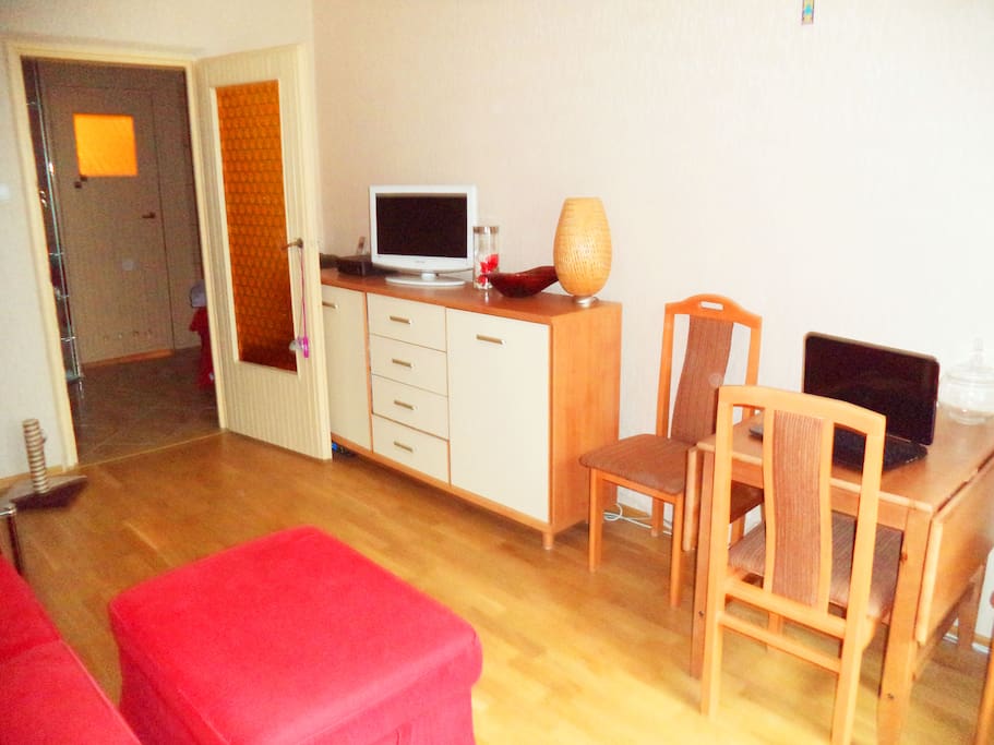 Living room (without TV), the table_workspace.