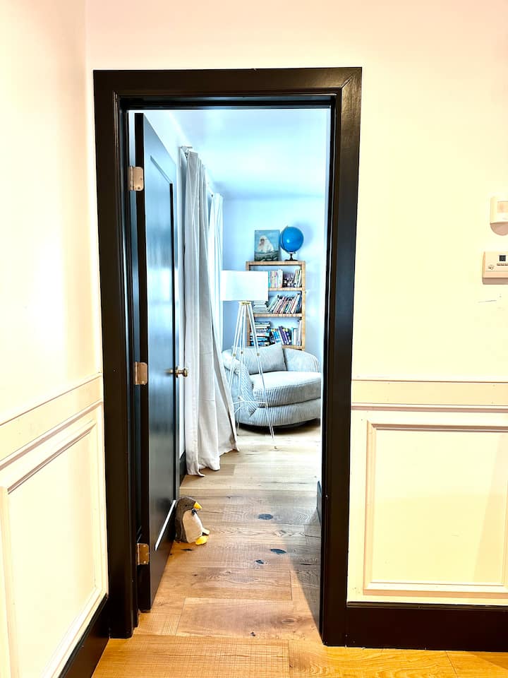 مدخل إلى غرفة نوم الأطفال المكونة من طابقين