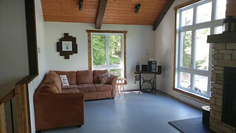 Top Airbnb: Aux Gros Cailloux Cottage in Maskinongé