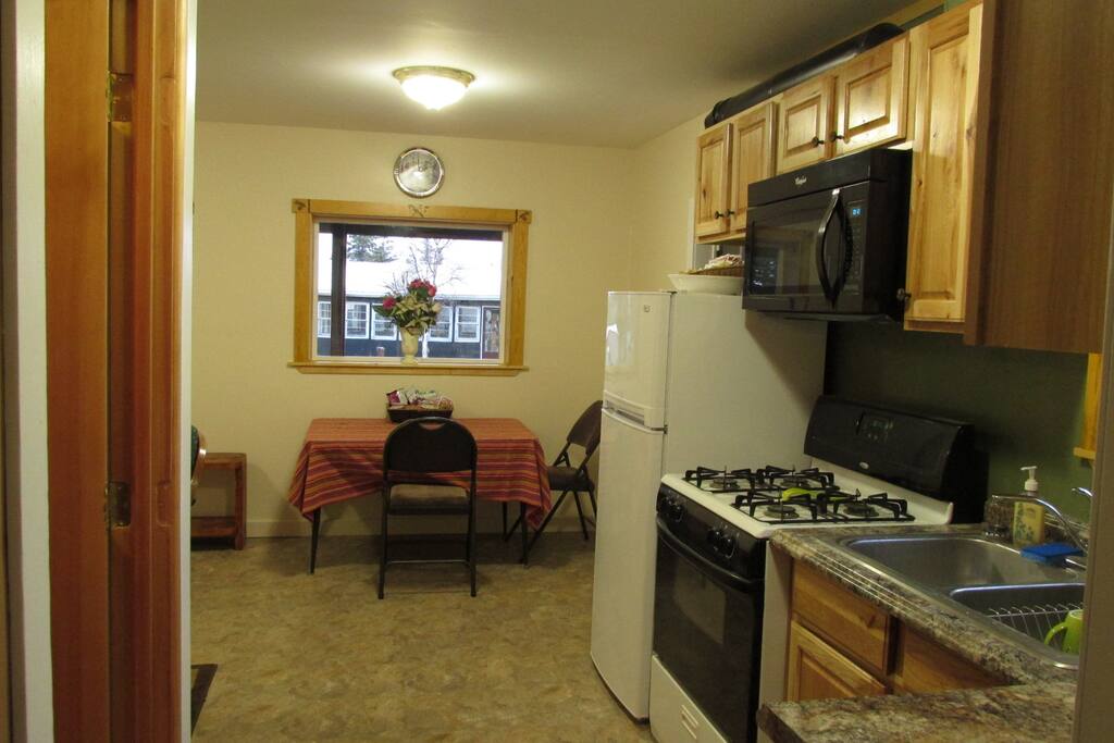 Kitchen and dining area.
