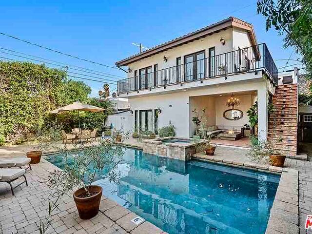 Stylish Spanish Style 3/2 Close to Everything gallery image 3