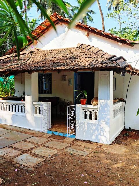 Private house/garden/Wi-Fi/kitchen/Housekeeping