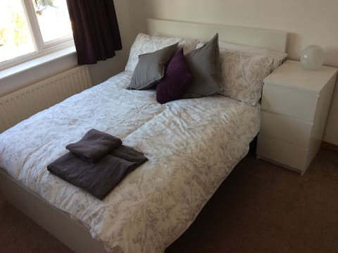 Double room close to centre of Shirley, Solihull